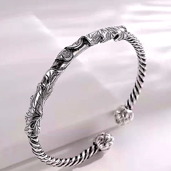SILVER FLOWER LEAF BANGLE BRACELET - Picture 4 of 4